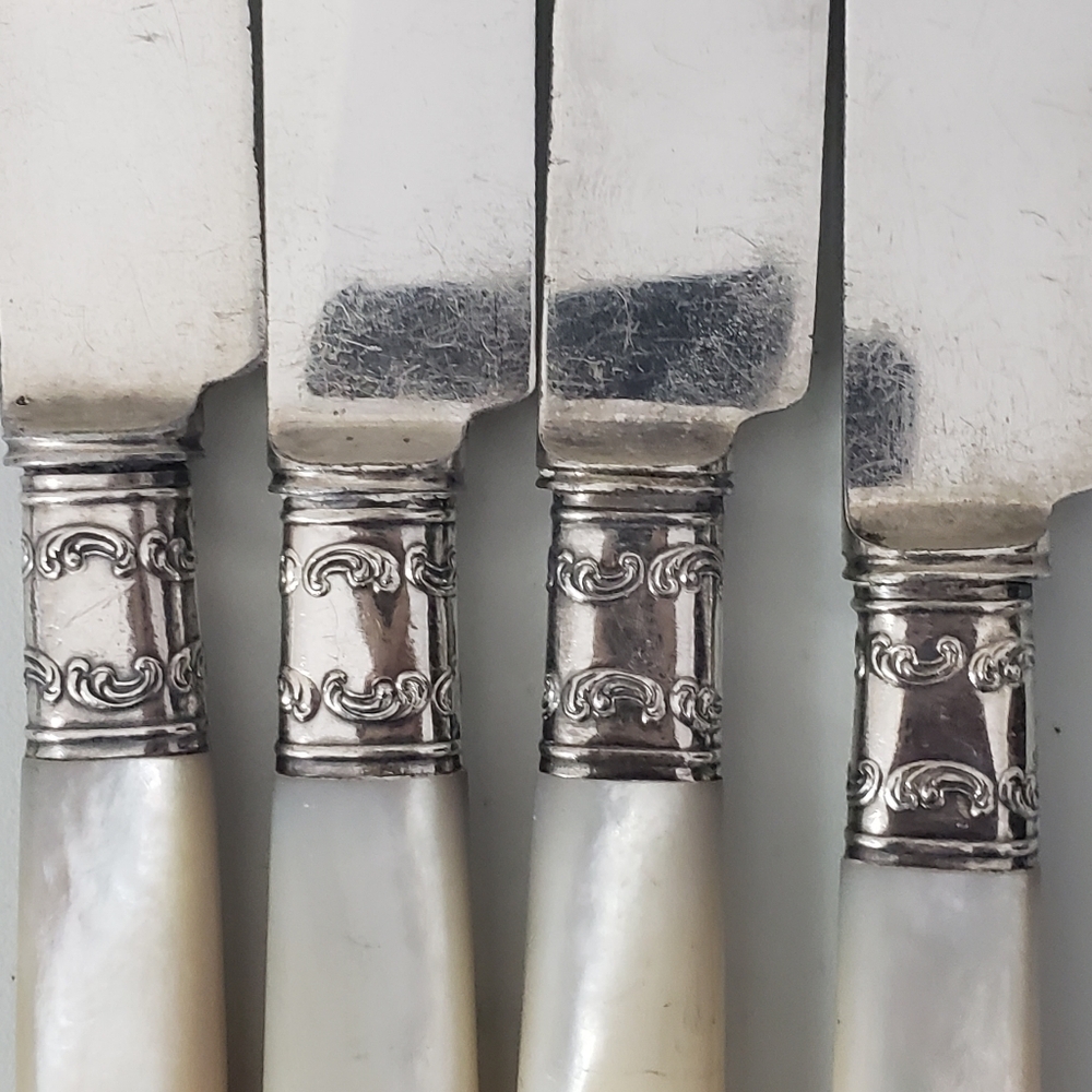 Landers, Frary & Clark Set of Mother-of-Pearl Handle Knives - 8 Pieces - Picture 11 of 16